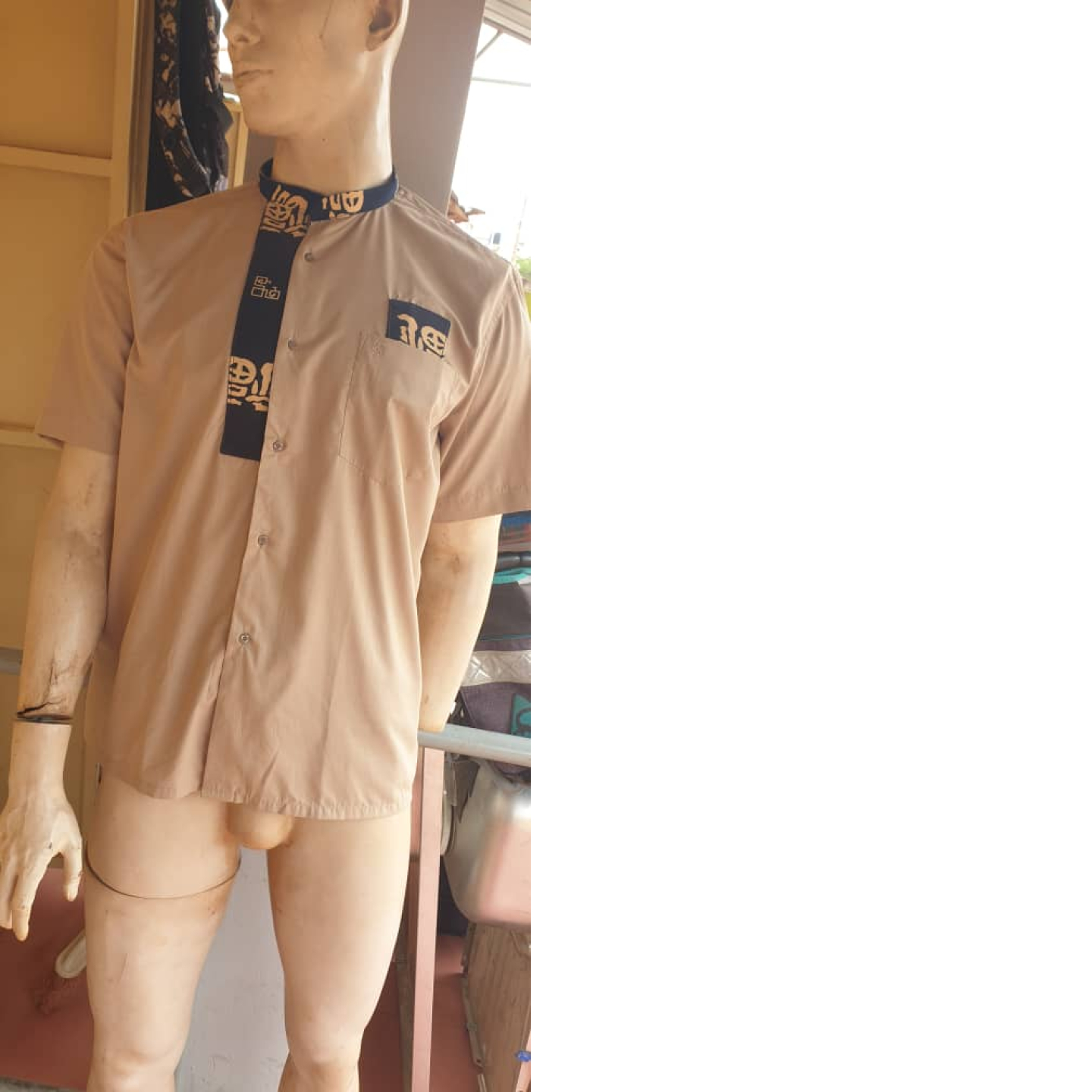 Chemise avec motif d'art 