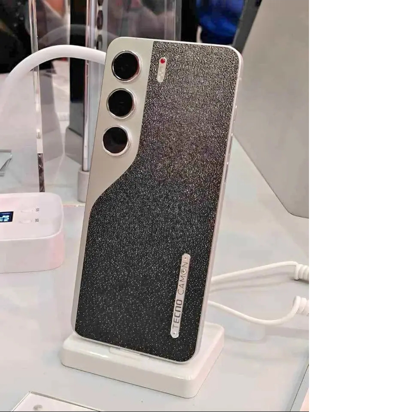 TECNO Camon 40