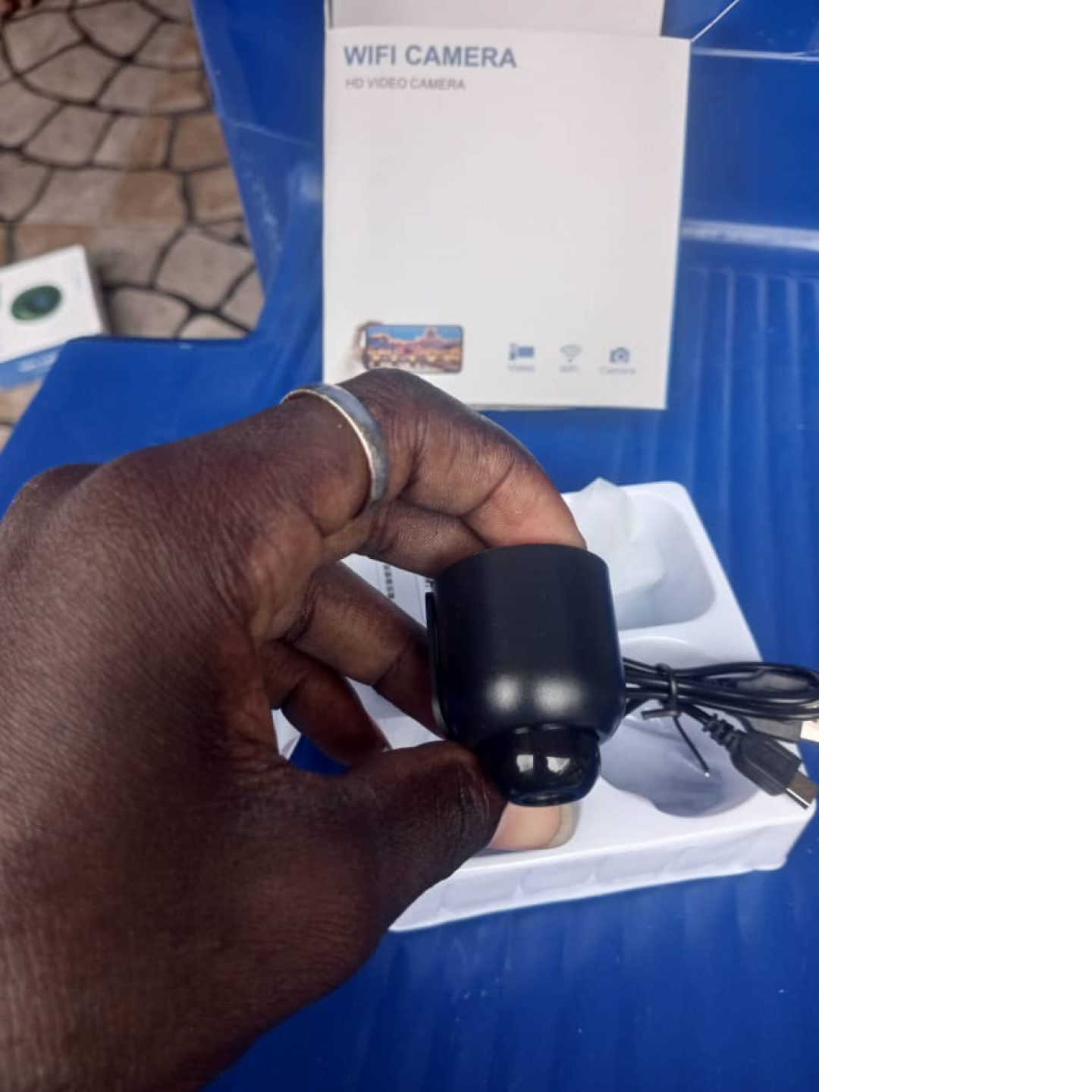 Mini Caméra wifi X5 : 7000 f, l'unité .                              Caméra de dimensions réduites adaptée pour la surveillance de lieux sensibles, elle délivre des images de qualité appréciable sur les écrans de smartphones conséquemment configurés.