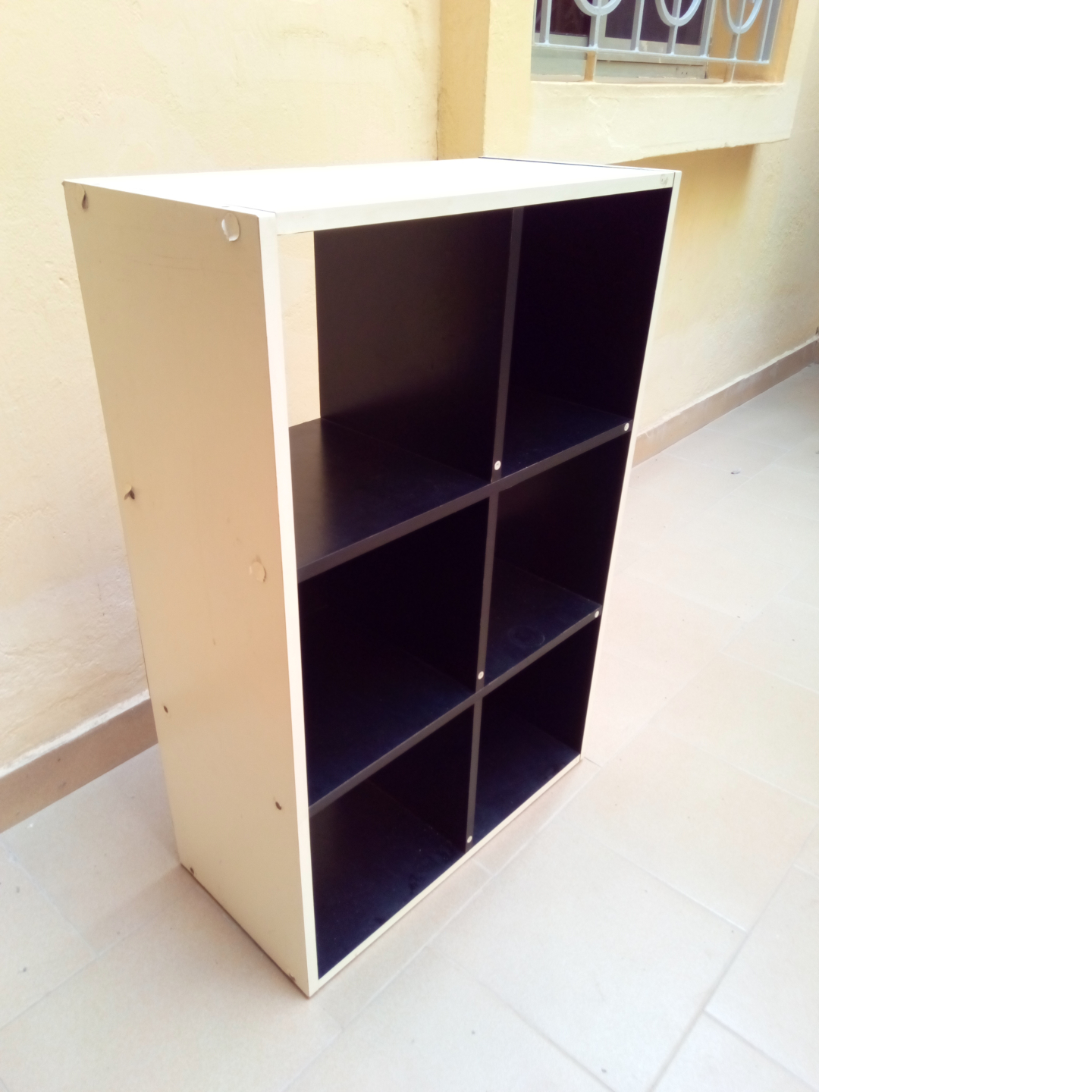 Meuble Rangement 6 compartiments noir et blanc 