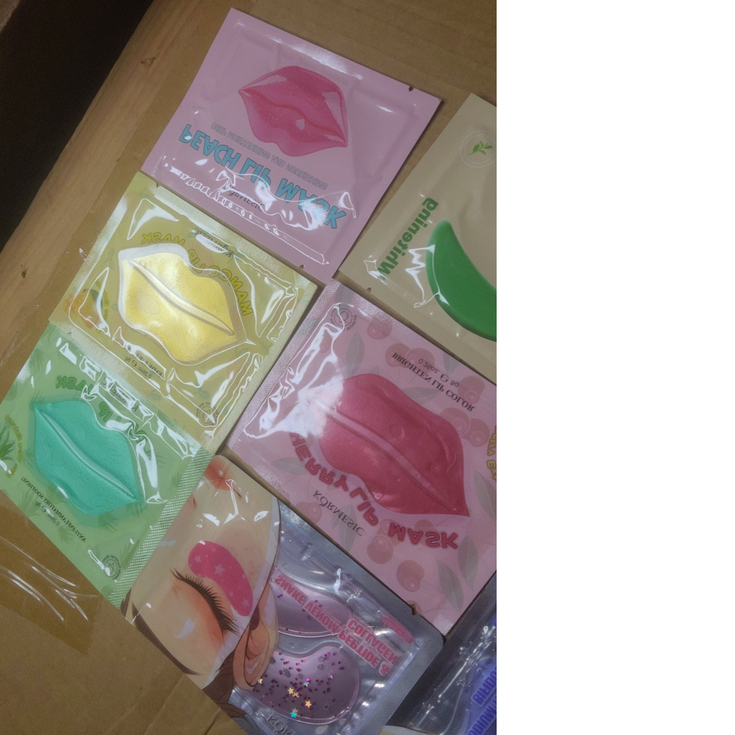 Lot 4 masques anti cerne et 4 masques levres