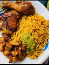 Riz au gras au poulet accompagné d'alloco