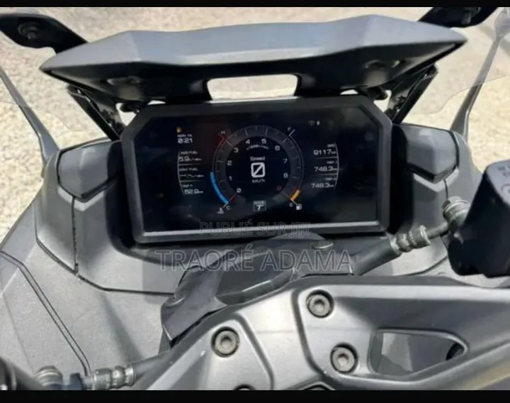 MOTOS